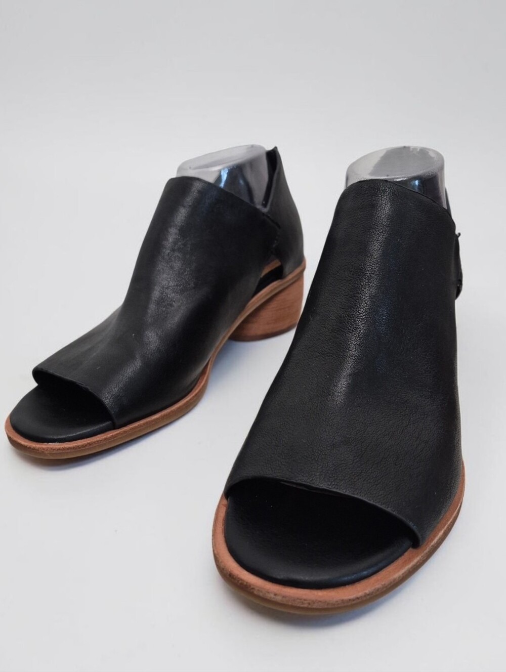 Sofft Carleigh Black Leather Open Toe ankle Booties 9.5M Heel Sandals comfort